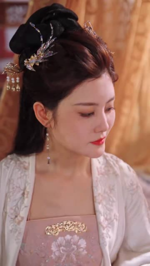 神穿古代我龙袍加身（79集）热播短剧排行榜