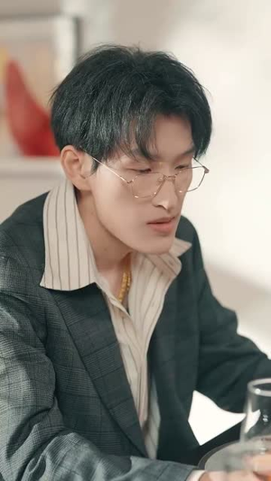 假少爷被赶回农村带妻儿逆袭（75集）民国短剧推荐