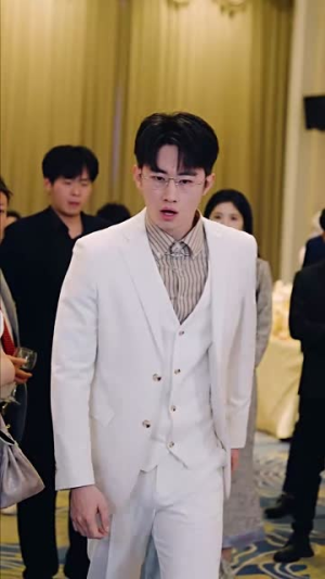 卿若垂泪，与我何干（70集）火爆短剧热播中