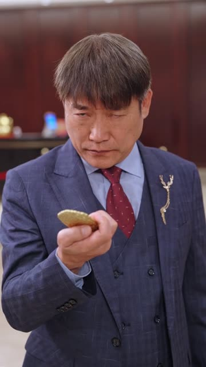 龙霄神主第三部(89集) 龙霄神主第三部(89集)温柔追捕短剧