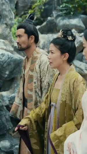 露华浓(100集) 露华浓(100集)爆火短剧追不停