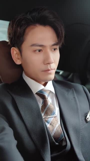 我用两个学分攻略高冷校草(81集) 我用两个学分攻略高冷校草(81集)最火爆的短剧