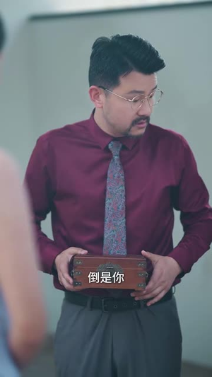 双界倒爷之女帝是我网友(60集) 双界倒爷之女帝是我网友(60集)超火热门短剧