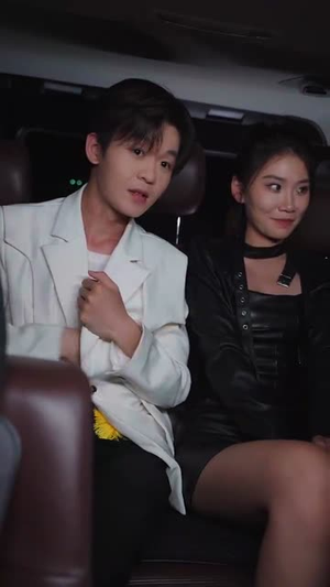 开局抽奖被姐姐们宠上天  (80集) 开局抽奖被姐姐们宠上天  (80集)免费在线看