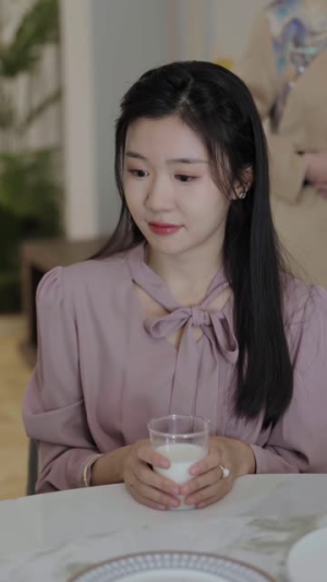 穿书女配自救指南(65集) 穿书女配自救指南(65集)看短剧放松一下