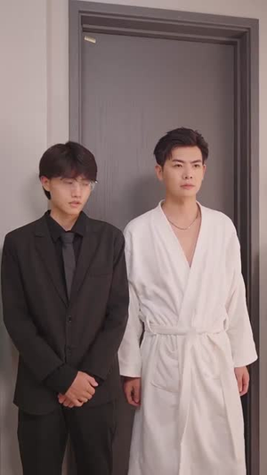 她死遁后竟成了前夫的白月光(60集) 她死遁后竟成了前夫的白月光(60集)哪个短剧网能看