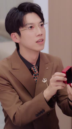 中年被裁后，我拿下总裁弟弟（66集）最火短剧热播