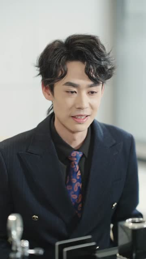 摆摊吧!警官大人(80集) 摆摊吧!警官大人(80集)上热门短剧