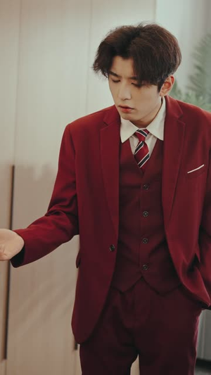 穿越短剧，我靠美女续命（98集）无需会员免费看