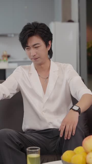 身怀系统,拉美女院长一起躺赢(60集) 身怀系统,拉美女院长一起躺赢(60集)分享好看短剧