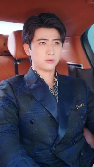 顾少在京大,校花排队求同桌(90集) 顾少在京大,校花排队求同桌(90集)海量短剧免费看