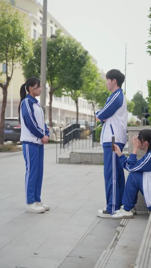 一觉醒来,校花成我闺女(80集) 一觉醒来,校花成我闺女(80集)古装短剧推荐