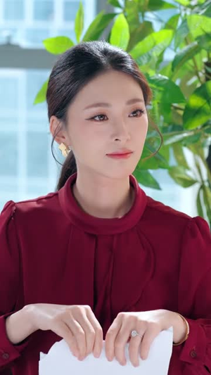 拦下影帝豪车后，我与他契约成婚（94集）在哪看是免费的