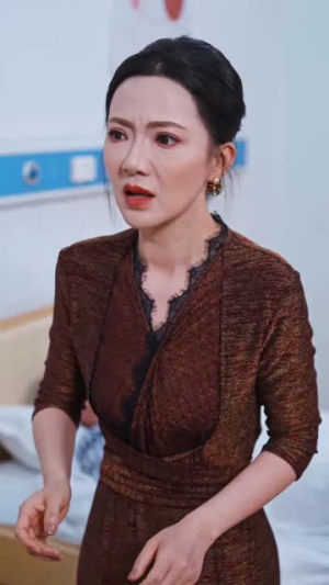寿宴掀桌，隐忍四年我封神（80集）每日短剧分享