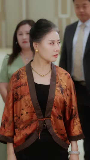 她从泥里站成了光（60集）全集一网打尽