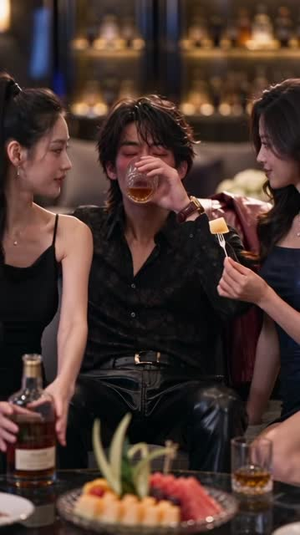 给前老板当护工我玩脱了(110集) 给前老板当护工我玩脱了(110集)在线看到大结局