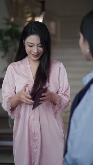觉醒拒当炮灰，我做保姆成香饽饽（49 集）热播古装短剧