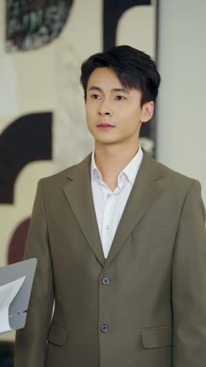 他求我复婚时，我正在收购他的公司（40 集）热播短剧来袭