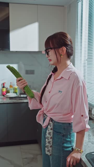 怪力少女遇上自闭总裁(59 集) 怪力少女遇上自闭总裁(59 集)免费热门短剧