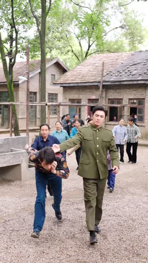 七块五养全家，丈夫归来后替我撑腰（77 集）太好看了短剧