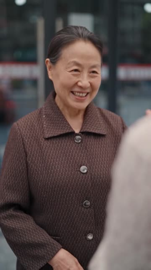 灾年逆袭：我靠穿越养全家（100集）每日分享短剧